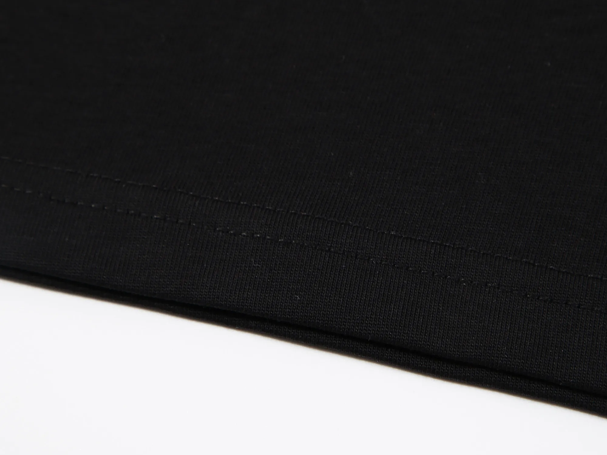 🅿️170 Stone Island Short Sleeve - Made of 280g double yarn pure cotton, the fabric color is custom-dyed and will not shrink or fade. Comfortable to the touch and super texture❤️Full set of accessories. A must-have for trendy men and trendy women, the classic off-shoulder slightly wide version is available exclusively from stock!           ⚠ Top version official website quality ❕ Color: White Black Size: S M L XL Crowd: Same style for men and women